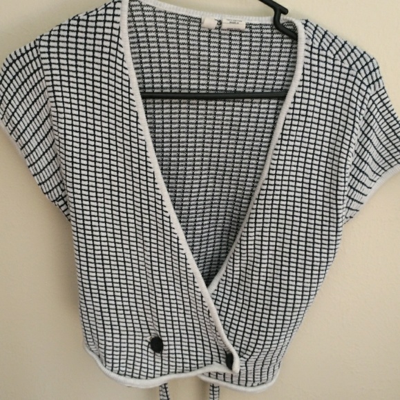 Moth Brand Sweater Crop - Picture 4 of 5